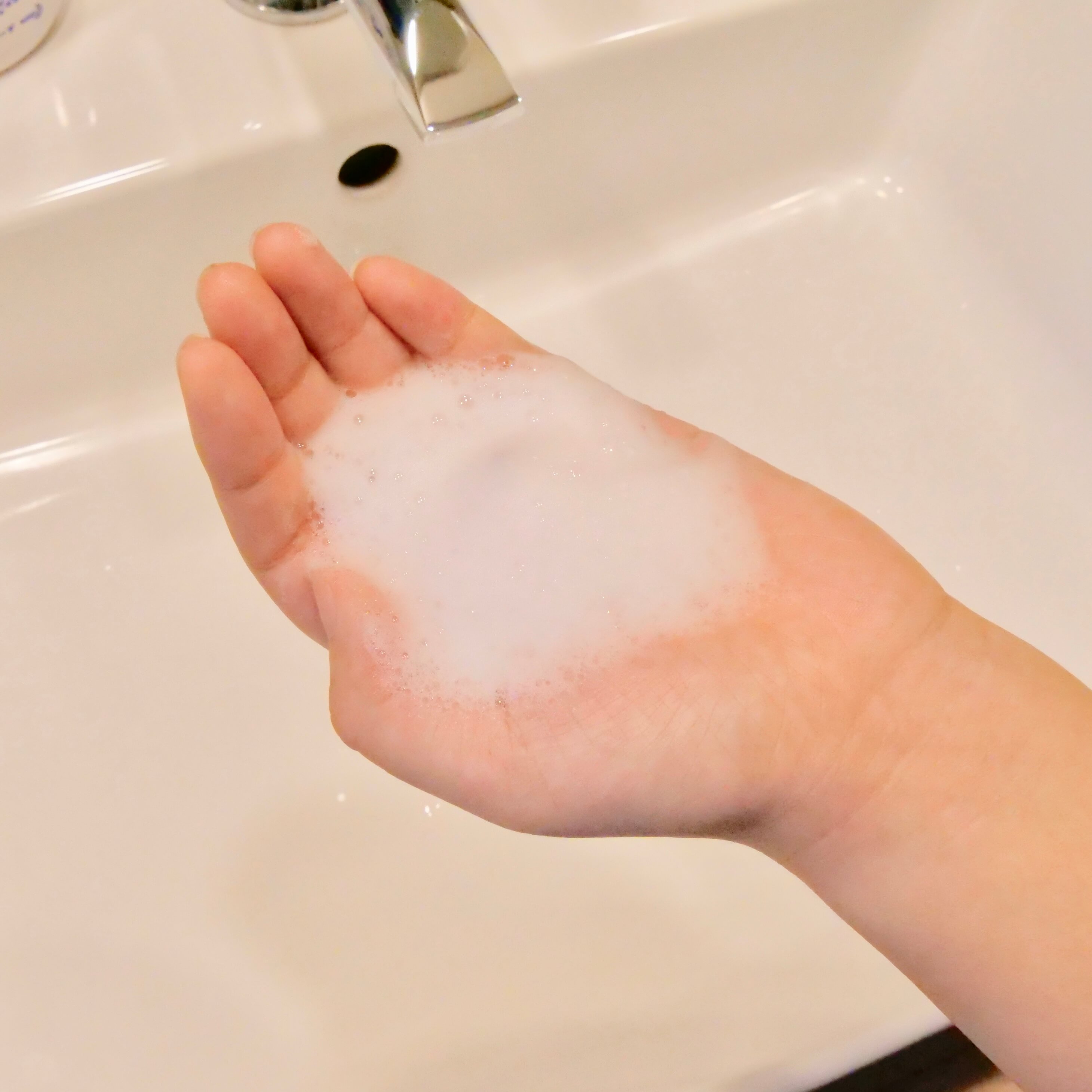 肌診断をしてくすみのないツルツル肌を目指そう! あなたに合う角質ケアアイテムご紹介の画像